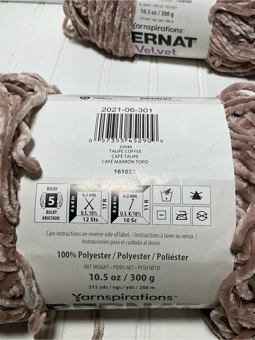 Bernat Velvet Yarnspirations Taupe coffee 10.5 Oz 492 Yds Full  Skeins Lot Of 2